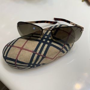 Stylish Burberry Sunglasses